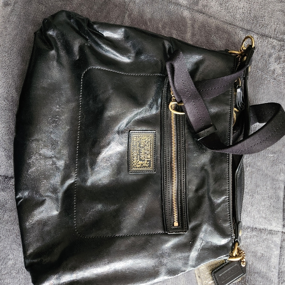 COACH POPPY BLACK TEXTURED PATENT LEATHER SHOULDER BAG WITH GOLD TONE HARDWARE